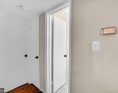 3045 Patrick Henry Drive - Photo Thumbnail 11