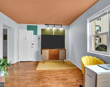 3045 Patrick Henry Drive - Photo Thumbnail 7