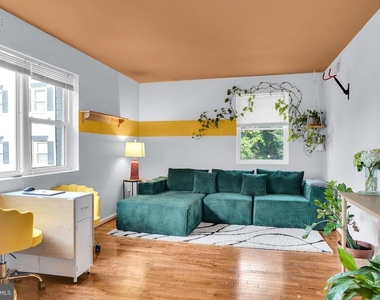 3045 Patrick Henry Drive - Photo Thumbnail 4