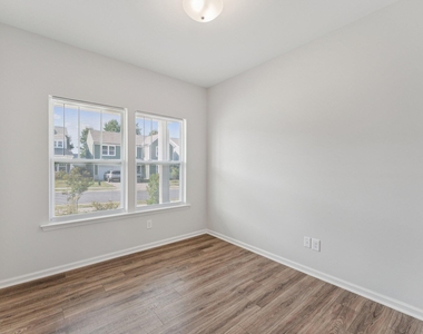 52 Tanglewood Place - Photo Thumbnail 2