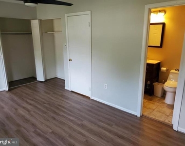 9847 Oakdale Woods Court - Photo Thumbnail 4