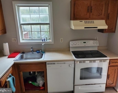 9847 Oakdale Woods Court - Photo Thumbnail 12