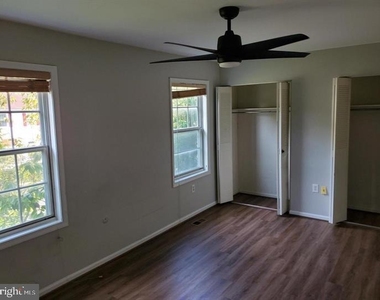 9847 Oakdale Woods Court - Photo Thumbnail 2