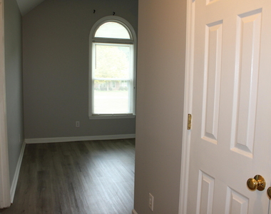 1400 Squire Ridge Drive - Photo Thumbnail 14