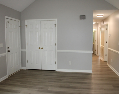 1400 Squire Ridge Drive - Photo Thumbnail 3