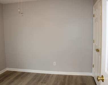 1400 Squire Ridge Drive - Photo Thumbnail 10