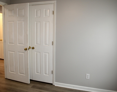 1400 Squire Ridge Drive - Photo Thumbnail 9