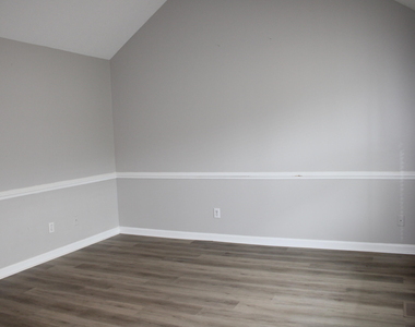 1400 Squire Ridge Drive - Photo Thumbnail 2