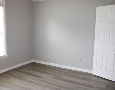 1400 Squire Ridge Drive - Photo Thumbnail 15