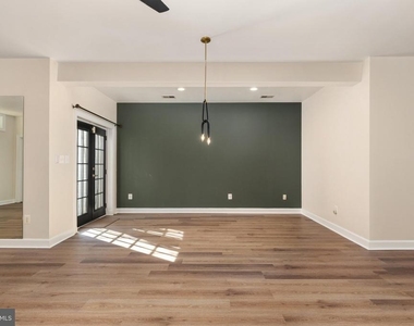 7216 White House Drive - Photo Thumbnail 2
