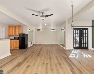 7216 White House Drive - Photo Thumbnail 4