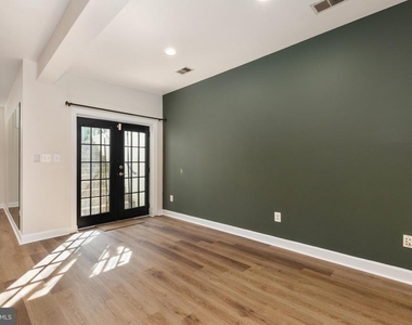 7216 White House Drive - Photo Thumbnail 1