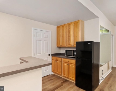 7216 White House Drive - Photo Thumbnail 7
