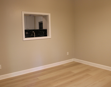 252 E Davie Street - Photo Thumbnail 8