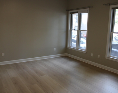 252 E Davie Street - Photo Thumbnail 12