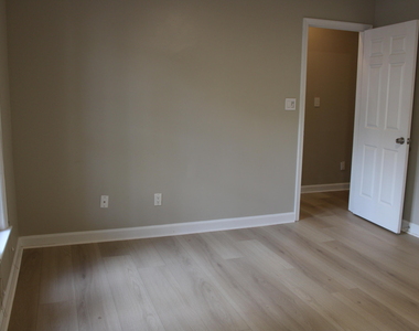252 E Davie Street - Photo Thumbnail 14