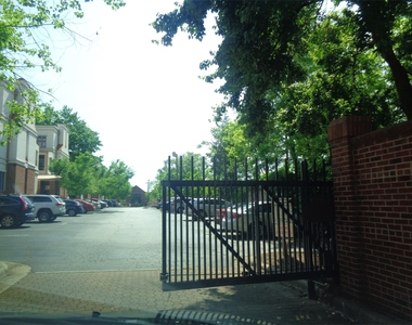 252 E Davie Street - Photo Thumbnail 19