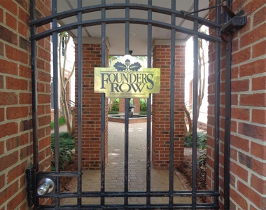 252 E Davie Street - Photo Thumbnail 1