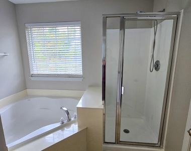 2603 Forest Shadows Lane - Photo Thumbnail 17