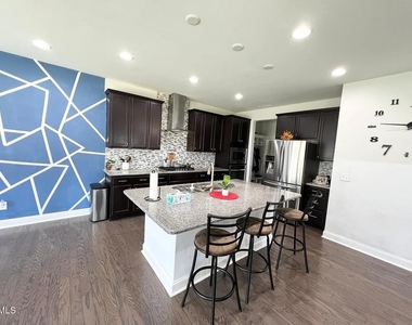 1032 Benay Road - Photo Thumbnail 4