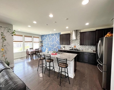 1032 Benay Road - Photo Thumbnail 3