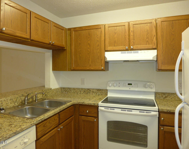 704 Martin Luther King Junior Boulevard - Photo Thumbnail 6