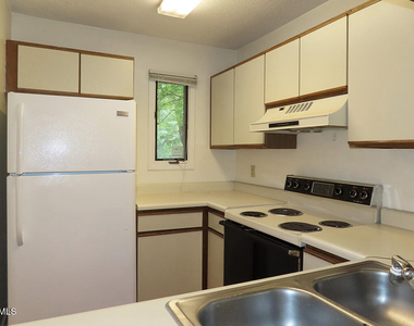 702 Martin Luther King Junior Boulevard - Photo Thumbnail 5