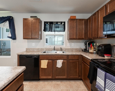 4005 Lush Grove Drive - Photo Thumbnail 8