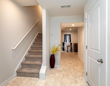 4005 Lush Grove Drive - Photo Thumbnail 3