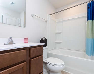 4005 Lush Grove Drive - Photo Thumbnail 16