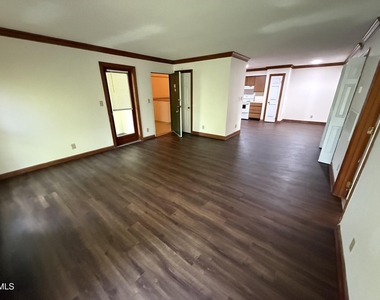 3530 Ivy Commons Drive - Photo Thumbnail 4