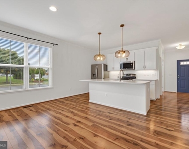 100 Blackford Drive - Photo Thumbnail 5