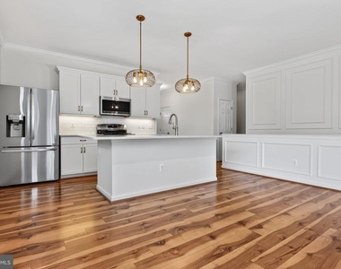 100 Blackford Drive - Photo Thumbnail 10