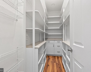 100 Blackford Drive - Photo Thumbnail 12