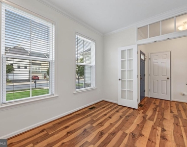100 Blackford Drive - Photo Thumbnail 2