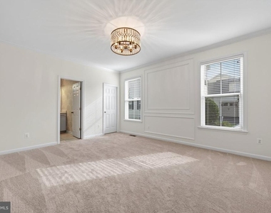 100 Blackford Drive - Photo Thumbnail 13