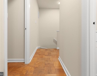 424 Greenbrier Court - Photo Thumbnail 36