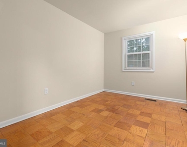 424 Greenbrier Court - Photo Thumbnail 30