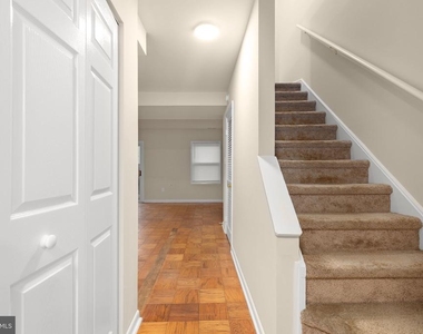 424 Greenbrier Court - Photo Thumbnail 18