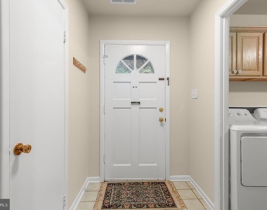 424 Greenbrier Court - Photo Thumbnail 13