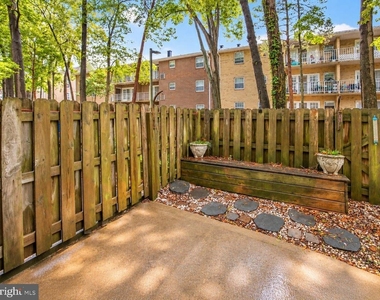 424 Greenbrier Court - Photo Thumbnail 48