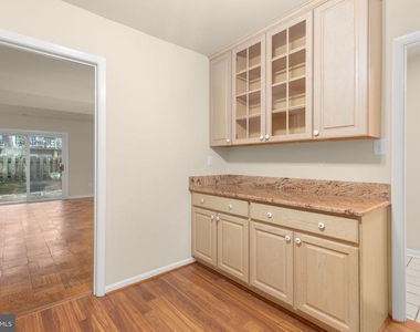 424 Greenbrier Court - Photo Thumbnail 3