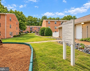 424 Greenbrier Court - Photo Thumbnail 46