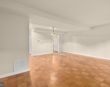 424 Greenbrier Court - Photo Thumbnail 9