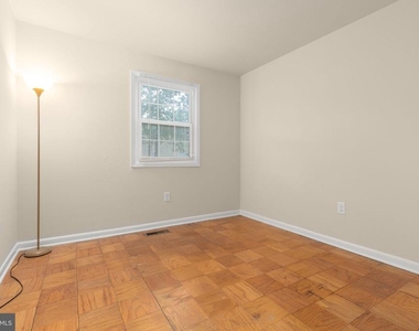 424 Greenbrier Court - Photo Thumbnail 27