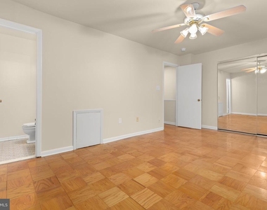 424 Greenbrier Court - Photo Thumbnail 22