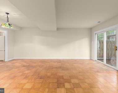 424 Greenbrier Court - Photo Thumbnail 10