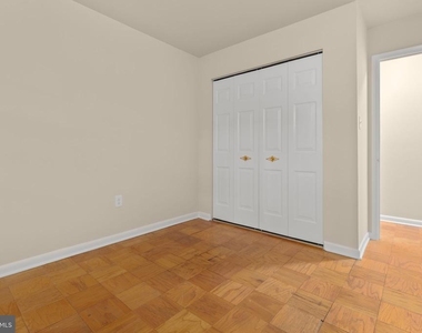 424 Greenbrier Court - Photo Thumbnail 28
