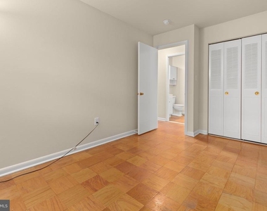 424 Greenbrier Court - Photo Thumbnail 31