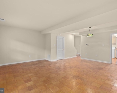 424 Greenbrier Court - Photo Thumbnail 8